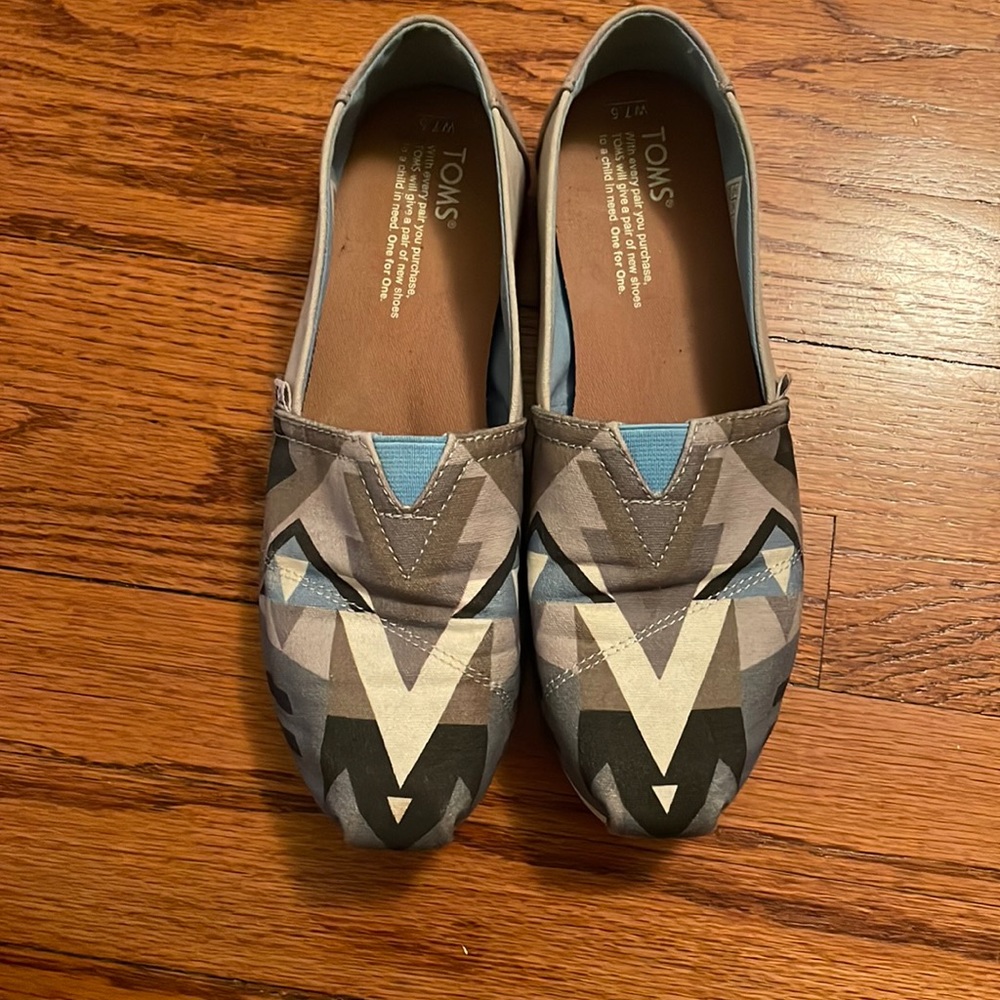 Tom’s Alpargatas.  Sz 7.5.  Great condition!